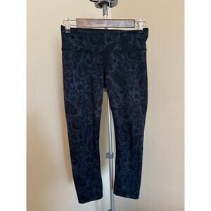 Lululemon Athletica Blue Paisley Cropped Leggings